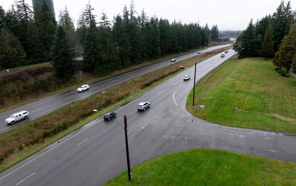 Drivers say it’s difficult and unsafe to merge onto SR-16 from Haven of Rest cemetery, on Friday, Jan. 3, 2025, in Gig Harbor, Wash.