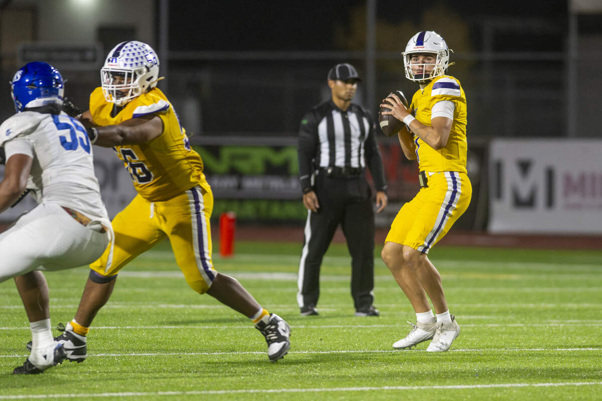 Sumner quarterback Nate Donavan (7) looks for an opening for a pass during a game against Curtis on Friday, Oct. 17, 2025, in Sumner.
