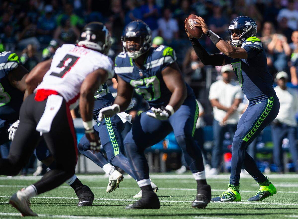 Seattle Seahawks quarterback Geno Smith (7) catches a snap in the first quarter of an NFL game against the Atlanta Falcons at Lumen Field in Seattle, Wash. on Sept. 25, 2022.