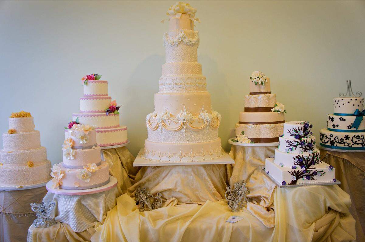 An unexpected stroll through a wedding show in 2001 led D’Aniello to transform her cafe business into a cake studio.