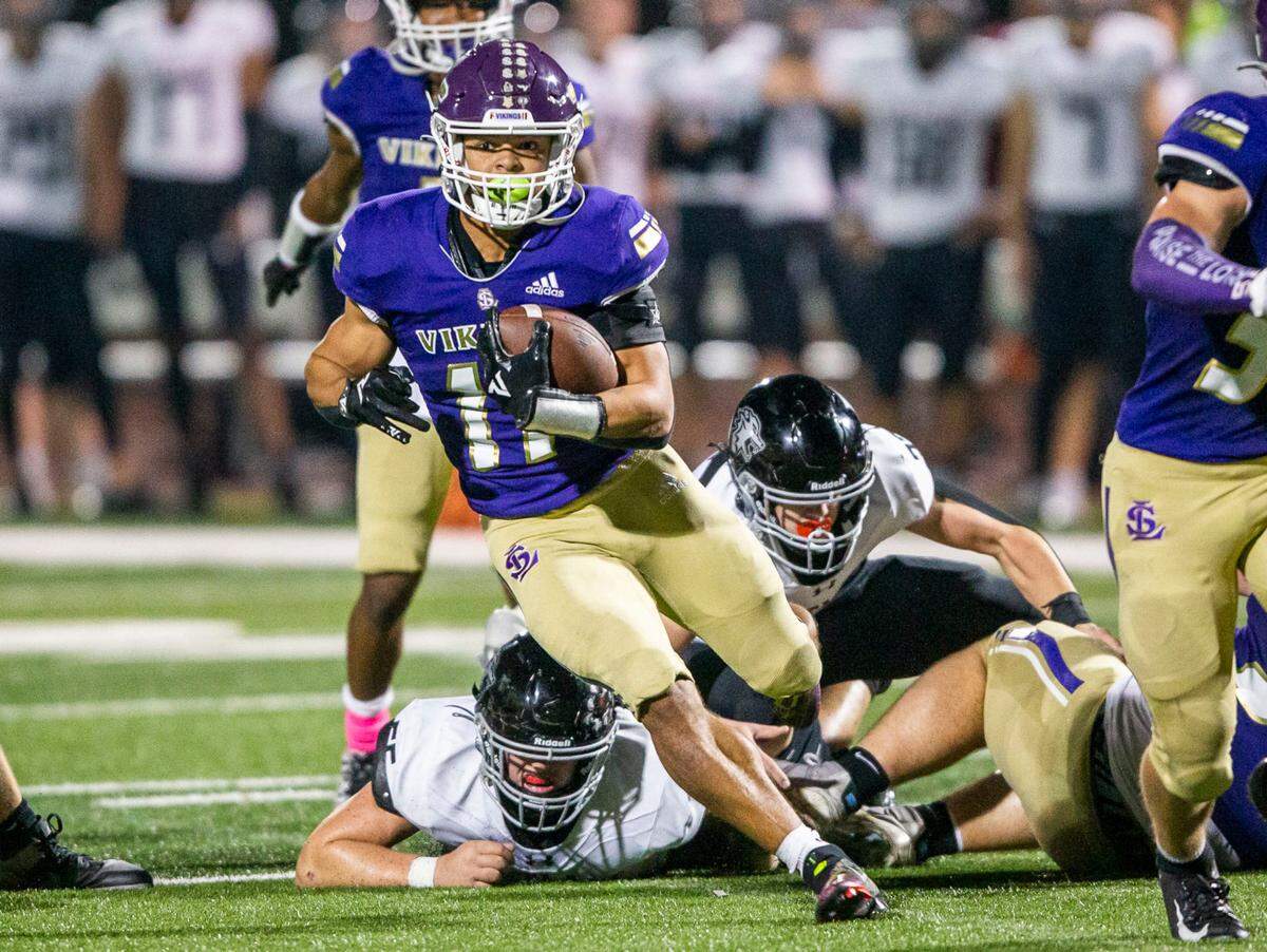 Lake Stevens’ Jayden Limar runs the ball during the game against Eastlake on Friday, Oct. 7, 2022 in Lake Stevens, Washington.