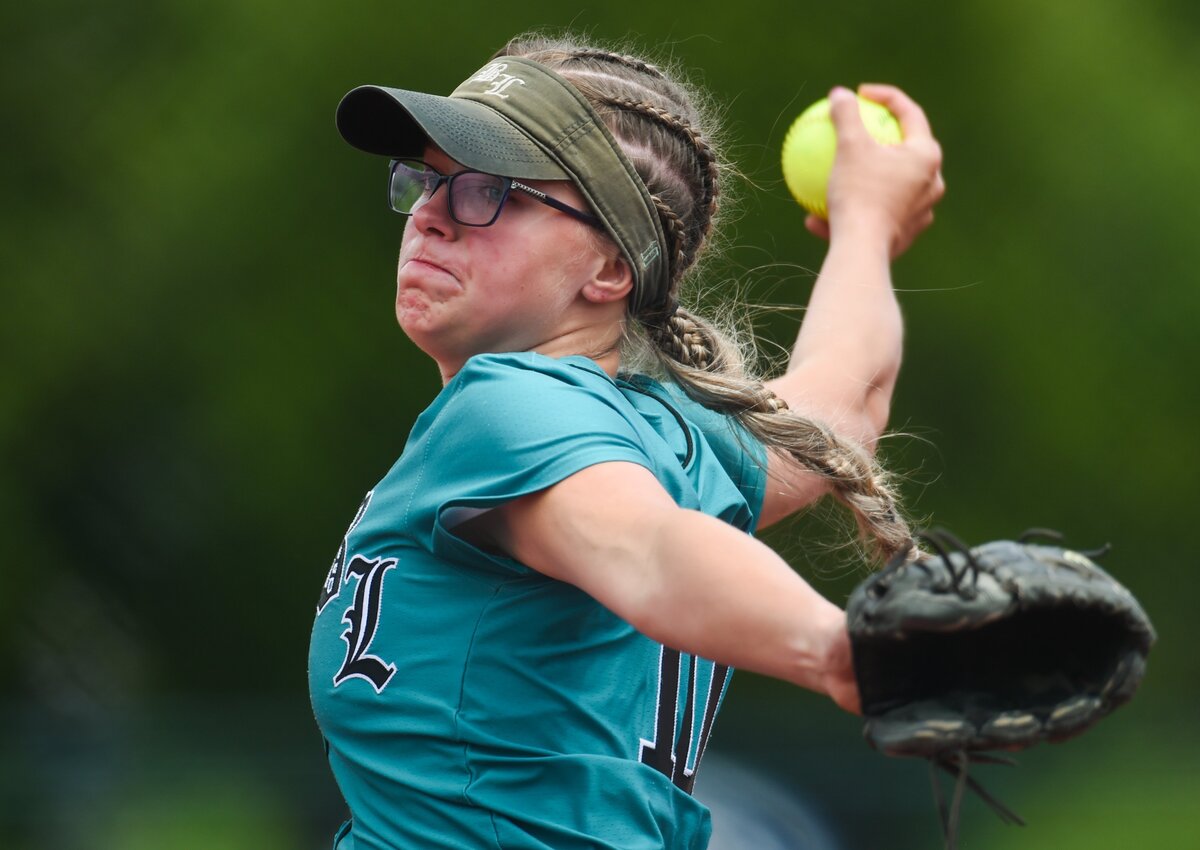 Bonney Lake’s Brooke Nelson (10), pitches in the third inning. Bonney Lake played Hermiston in a softball game at the Regional Athletic Complex in Lacey, Wash., on Friday, May 24, 2019.
