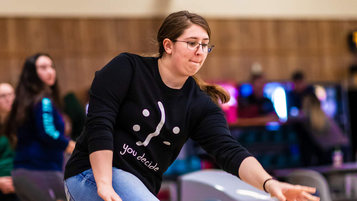 Peninsula High’s girls bowling team looks to finish season strong after slow start