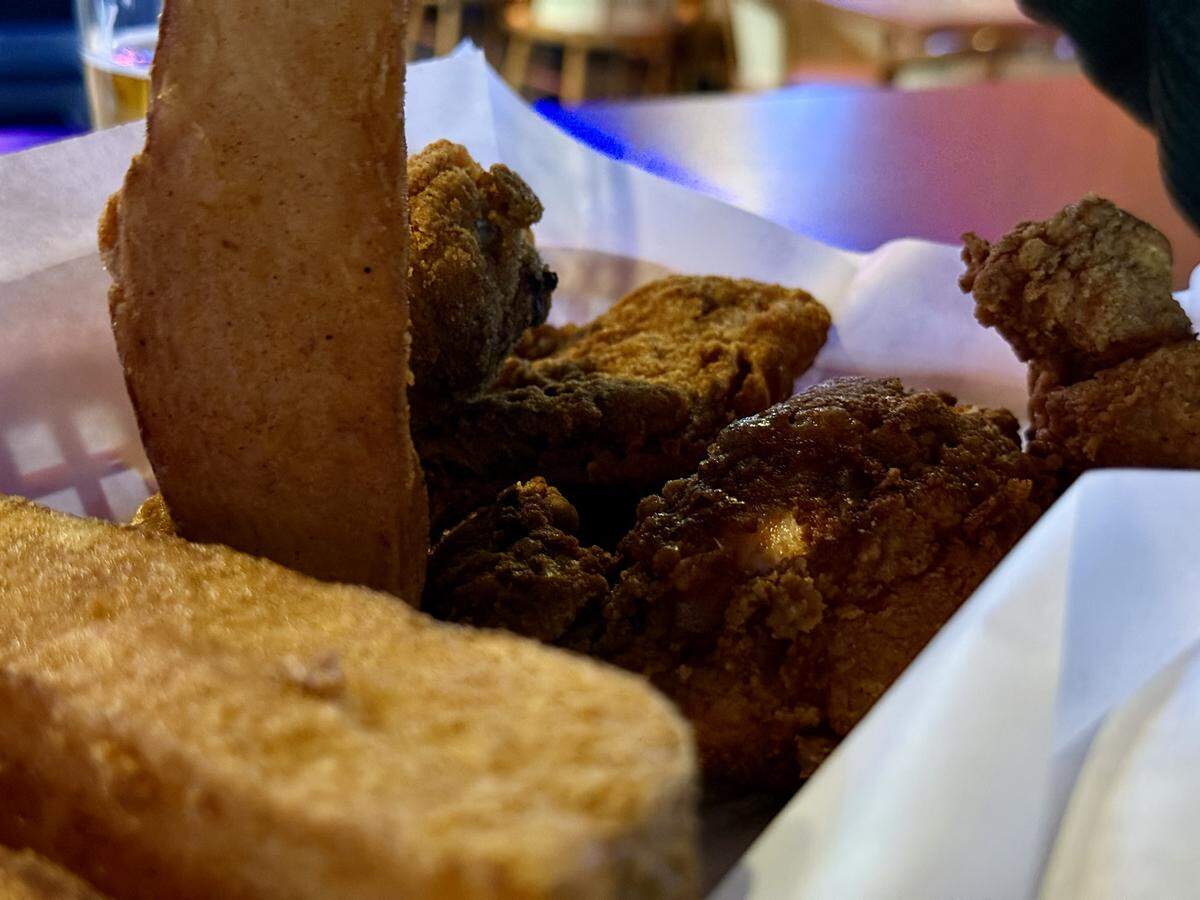 At Hans’s Place, the chicken and jo’s under new owners are still hot, crispy and well-seasoned. There are just more sauces now!