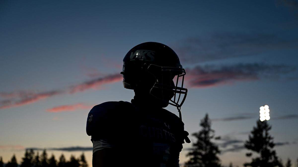Curtis’s Jayden Rice-Claiborne (7) warms up after an extended injury timeout during the first half of the high school football game against Olympia at Curtis Senior High School, Thursday, Aug. 31, 2023, University Place, Wash.