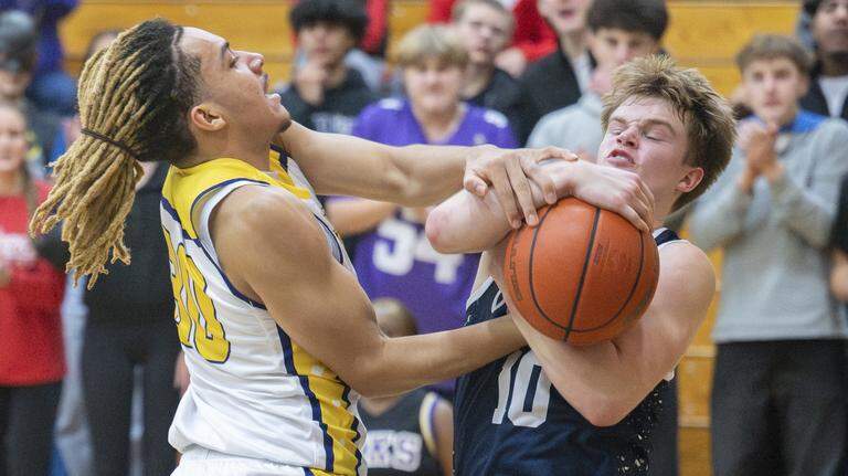 Photos: Puyallup’s 60-49 win over Olympia
