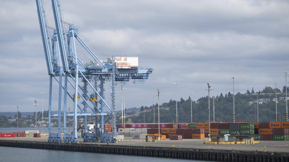 Tacoma port workers sound alarm over efforts to automate jobs