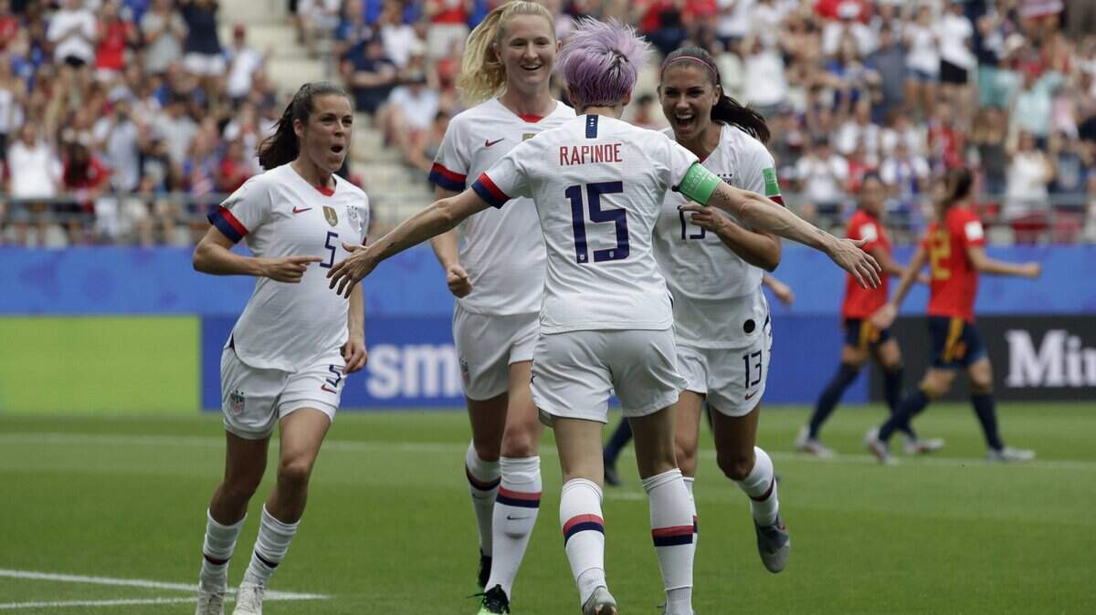 United States’ Megan Rapinoe, front, celebrates with teammates after scoring the opening goal from a penalty spot during the Women’s World Cup round of 16 soccer match between Spain and US at the Stade Auguste-Delaune in Reims, France, Monday, June 24, 2019. (AP Photo/Alessandra Tarantino)