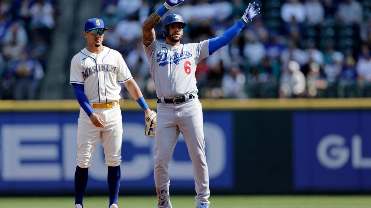 Los Angeles Dodgers’ David Peralta stands on second base after reaching on a fielding error with Seattle Mariners second baseman Josh Rojas behind during the first inning of a baseball game, Sunday, Sept. 17, 2023, in Seattle. (AP Photo/John Froschauer)