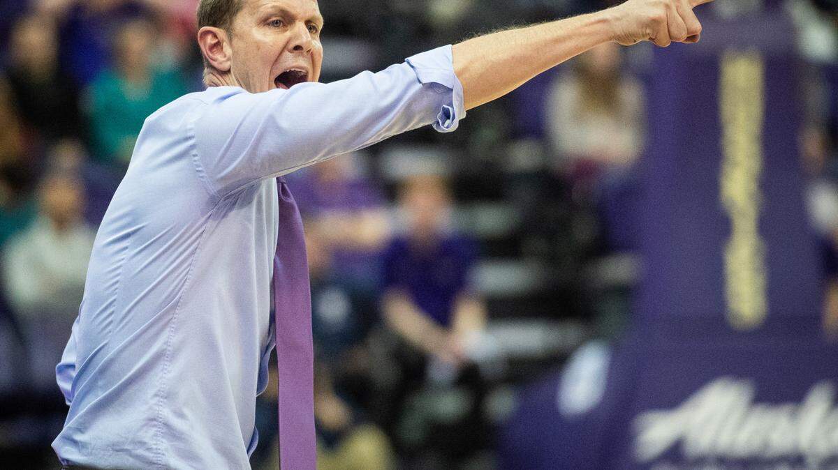 Washington Huskies head coach Mike Hopkins calls out to the team during the second half. The Washington Huskies played the USC Trojans in a NCAA basketball game at Hec Edmundson Pavilion in Seattle, Wash., on Sunday, Jan. 5, 2020.