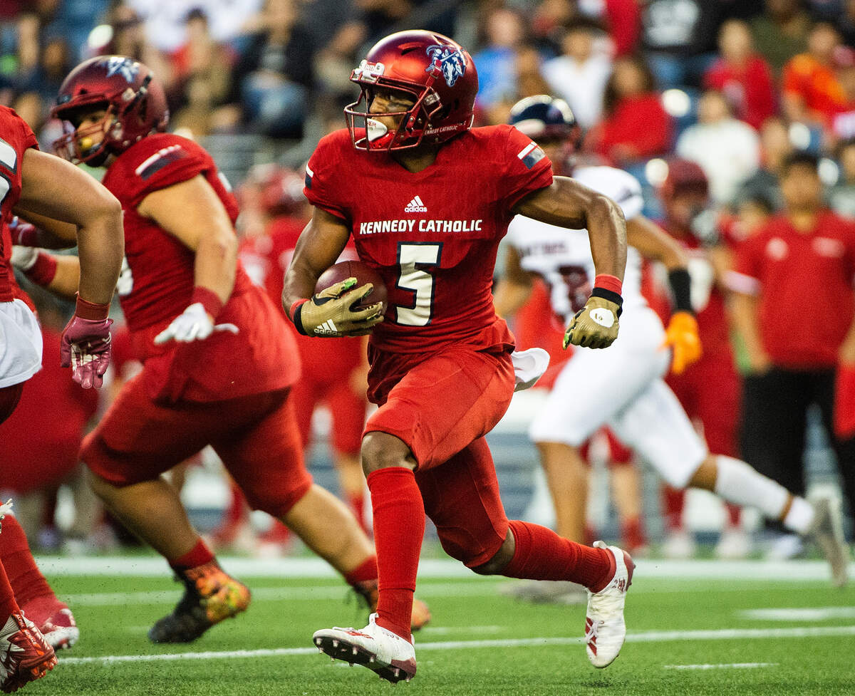 Kennedy Catholic’s Justin Baker (5) returns a kick off for a touchdown in the first quarter. Kennedy Catholic played Bethel in a high school football game at CenturyLink Field in Seattle, Wash., on Friday, Sept. 6, 2019.