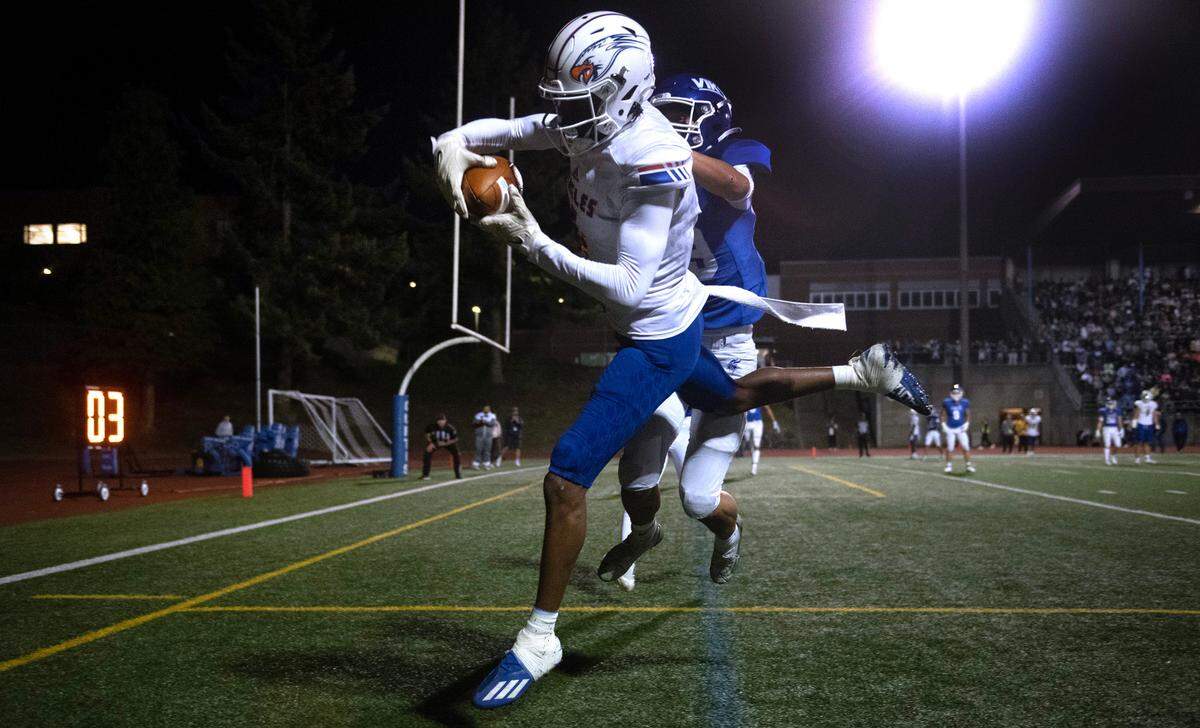 Graham Kapowsin wide receiver Malachi Durant pulls down a touchdown pass in front of Curtis defensive back Jiwon Jang during Friday night’s 4A SPSL football game at Viking Stadium in University Place, Washington, on Oct. 6, 2023. Graham Kapowsin won the game, 42-35.