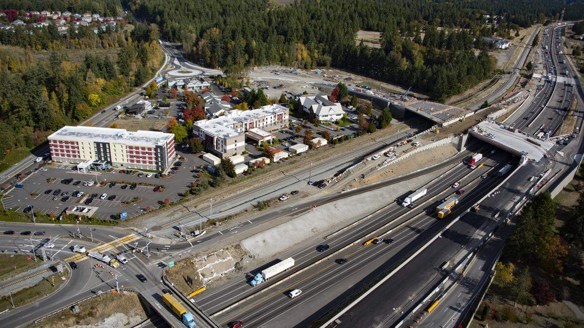 A new southbound Interstate 5 interchange with an exit ramp, overpass and roundabout is expected to open at exit 119/Steilacoom-DuPont Road on Jan. 24, 2026.