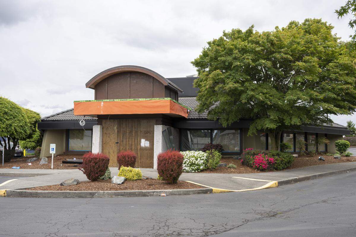 A former Shari's Cafe & Pies location at Tacoma Place shopping center is pictured on Thursday, May 14, 2026, in Tacoma.