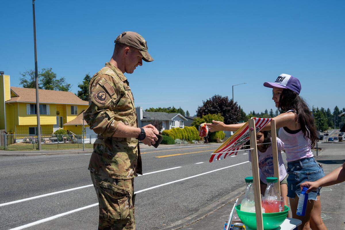 Lemonade stand photo