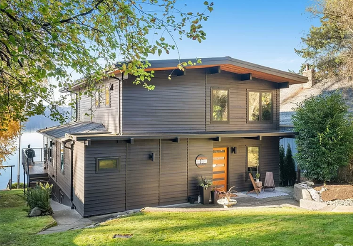 Main photo in the 8551 Hansen Road NE, Bainbridge Island Zillow listing.