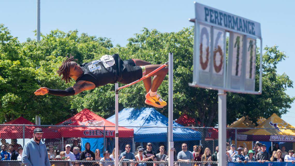 Back-to-back: Federal Way’s White clears 6-11, repeats as state high jump champion