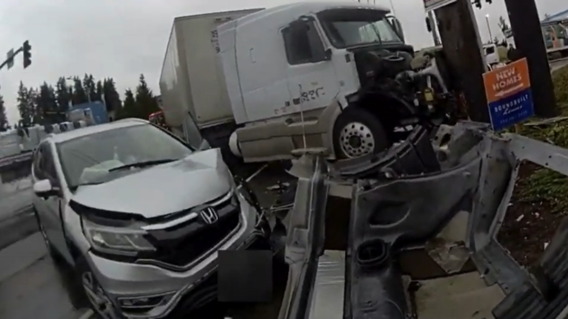 Semi ran red light, causing wreck and backups on Canyon Road, Sheriff’s Department says