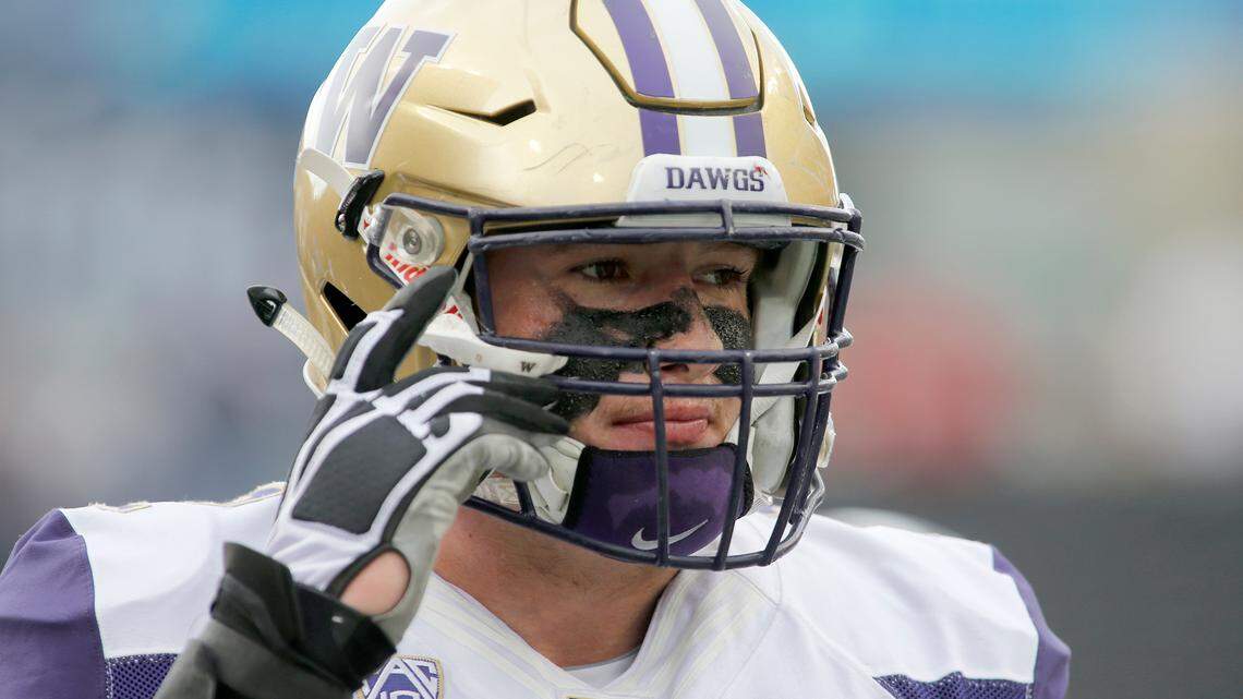 UW releases depth chart ahead of Auburn opener ... and look who’s listed at left tackle