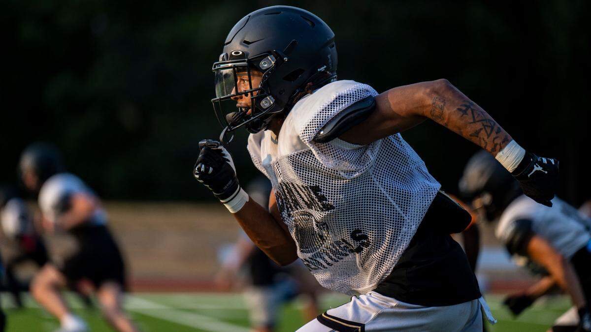 Spanaway Lake receiver De’Arius Hawkins sprints up field on a passing route during practice on Wednesday, Aug. 23, 2023, at Spanaway Lake High School in Spanaway, Wash.