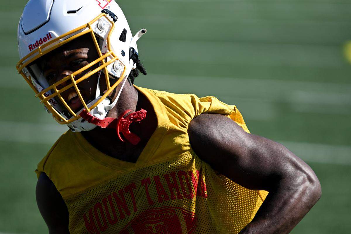 Mount Tohoma’s Brison Bailey runs drills during practice at Mount Tahoma High School, Friday, Aug. 18, 2023, in Tacoma, Wash.