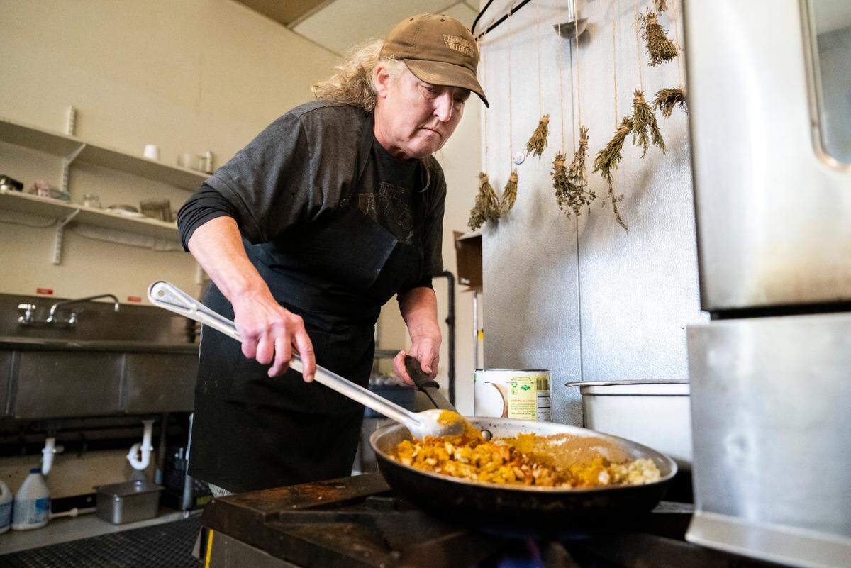 Clapp cooks the ingredients of a curried autumn vegetable soup on Nov. 9, 2022. They have a “locked-in” system, said Deshazo, for cooking 20 varieties daily — and it doesn’t involve rows and rows of pots.