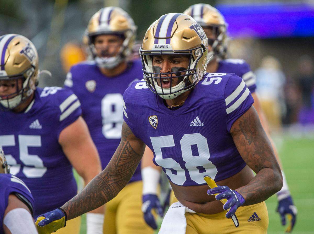 All-Pac-!2 linebacker Zion Tupuola-Fetui suited up and played against UCLA Saturday, Oct. 17, 2021, for the first time this season since he injured his achilles last spring.