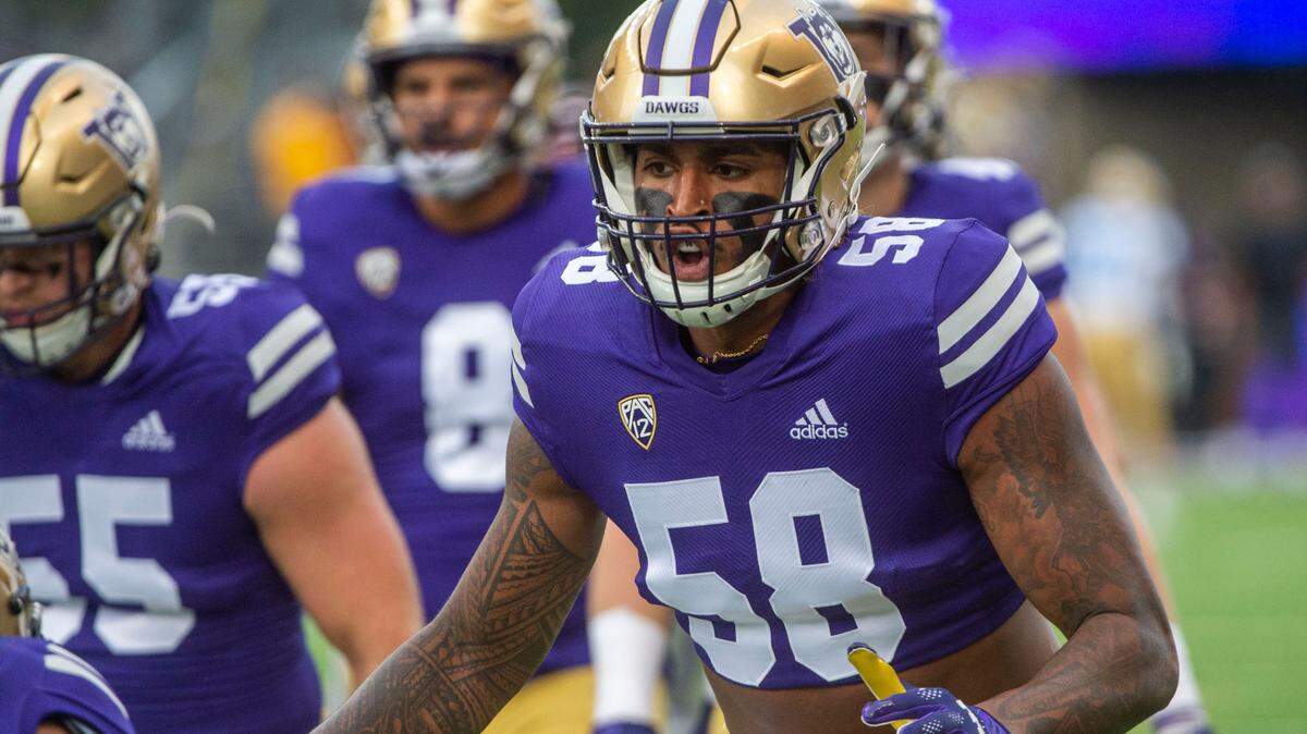 All-Pac-!2 linebacker Zion Tupuola-Fetui suited up and played against UCLA Saturday, Oct. 17, 2021, for the first time this season since he injured his achilles last spring.