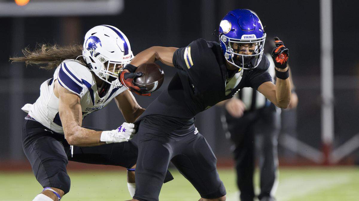 Puyallup defensive back J’Isaiah Mitchell (1) attempt to break the tackle of Sumner free safety Elias Isaacs (27) during the first half of the game at Sparks Stadium, on Saturday, Oct. 4, 2025, in Puyallup, Wash.