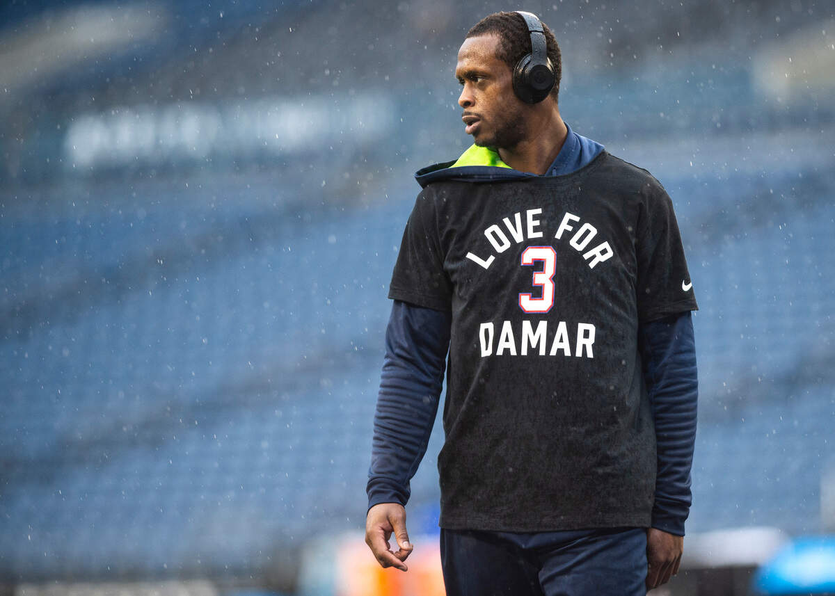Seattle Seahawks quarterback Geno Smith (7) warms up before the start of an NFL game against the Los Angeles Rams at Lumen Field in Seattle, Wash. on Jan. 8, 2023.