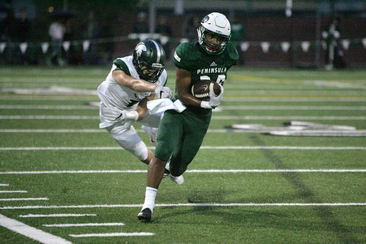Peninsula running back Braeden Potter rushed for 124 yards and three touchdowns on 17 carries against Skyline High at Roy Anderson Field. The Seahawks topped the Spartans, 32-20.