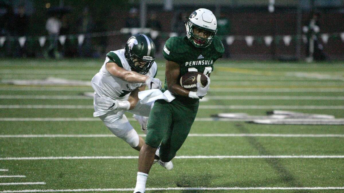 Peninsula running back Braeden Potter rushed for 124 yards and three touchdowns on 17 carries against Skyline High at Roy Anderson Field. The Seahawks topped the Spartans, 32-20.