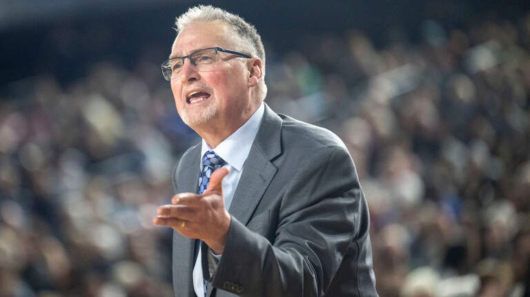Legendary Curtis, Lincoln hoops coach Tim Kelly dies after battle with cancer
