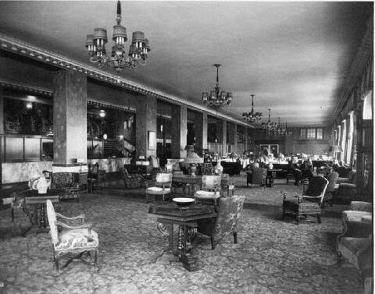 When the Hotel Winthrop had its Grand Opening on May 16, 1925, it was decorated lavishly to appeal to the most discriminating traveler. This large, spacious room, that served as the Lounge of the hotel, faced Commerce St. while also overlooking 9th St. It was filled with an attractive mixture of French Provincial and “modern” overstuffed furniture carefully arranged so that people could have adequate space to mingle or remain in private groups. The main lobby/lounge was separated from the foyer by pilasters with bases of French gray marble with selected Vermont marble wainscoting. The lobby was dressed in Van Dyke browns with highlights in the trim. c. 1925.