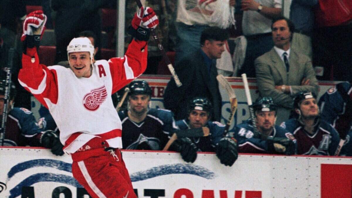 Detroit Red Wings’ Sergei Fedorov, left, skates past the Colorado Avalanche bench after scoring their second goal in game six of the Western Conference finals series at Joe Louis Arena in Detroit, Monday, May 26, 1997. The Red Wings beat the Avalanche 3-1 to win the Western Conference championship . (AP Photo/Tom Pidgeon)