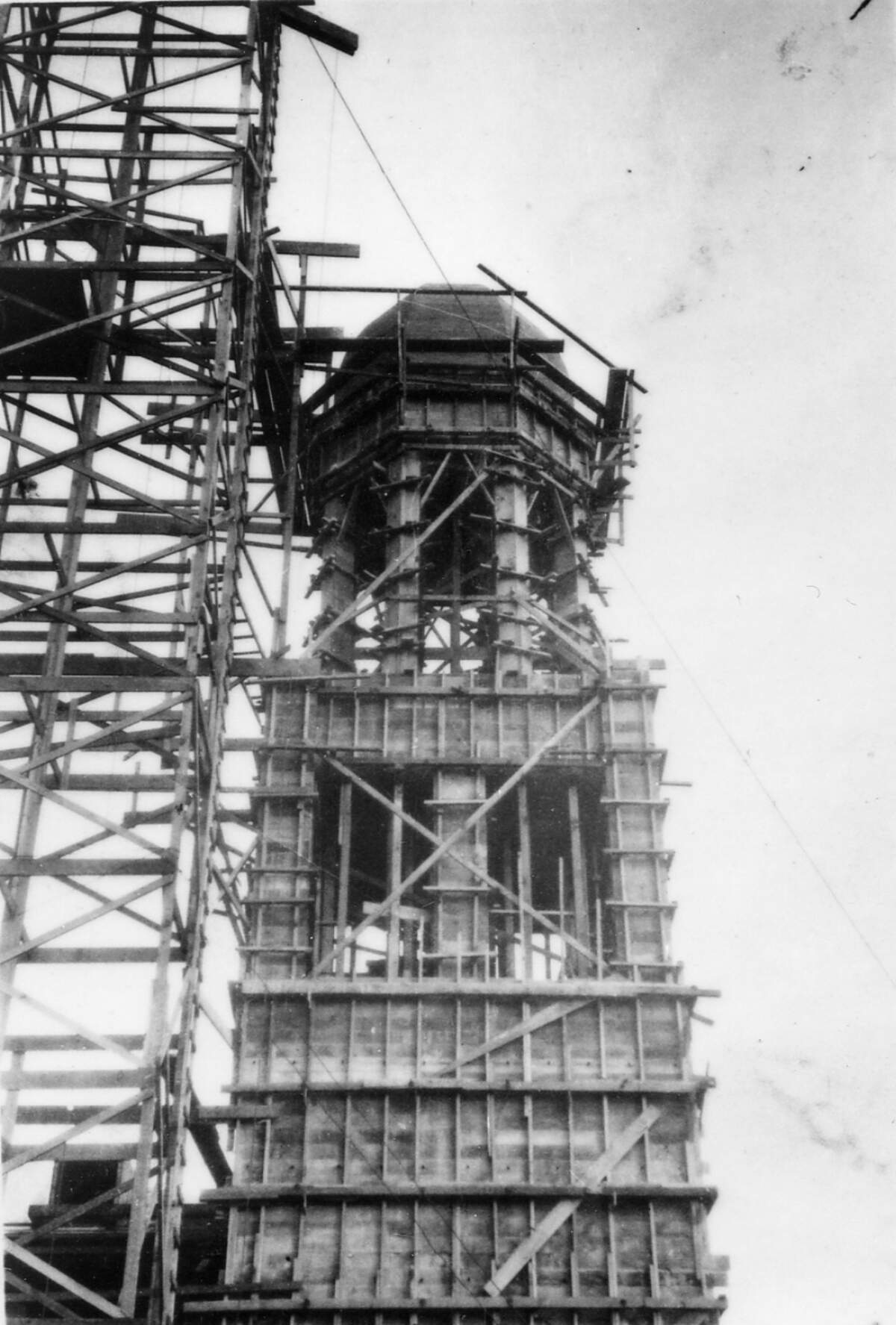 An archival image shows the First Presbyterian Church Tacoma’s tower being built.