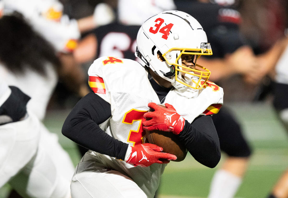 Mount Tahoma running back Kemarjae “KD” Davis (34) carries the ball against Yelm during the second half of the game at Yelm High School, on Thursday, Sept. 5, 2024, in Yelm, Wash.
