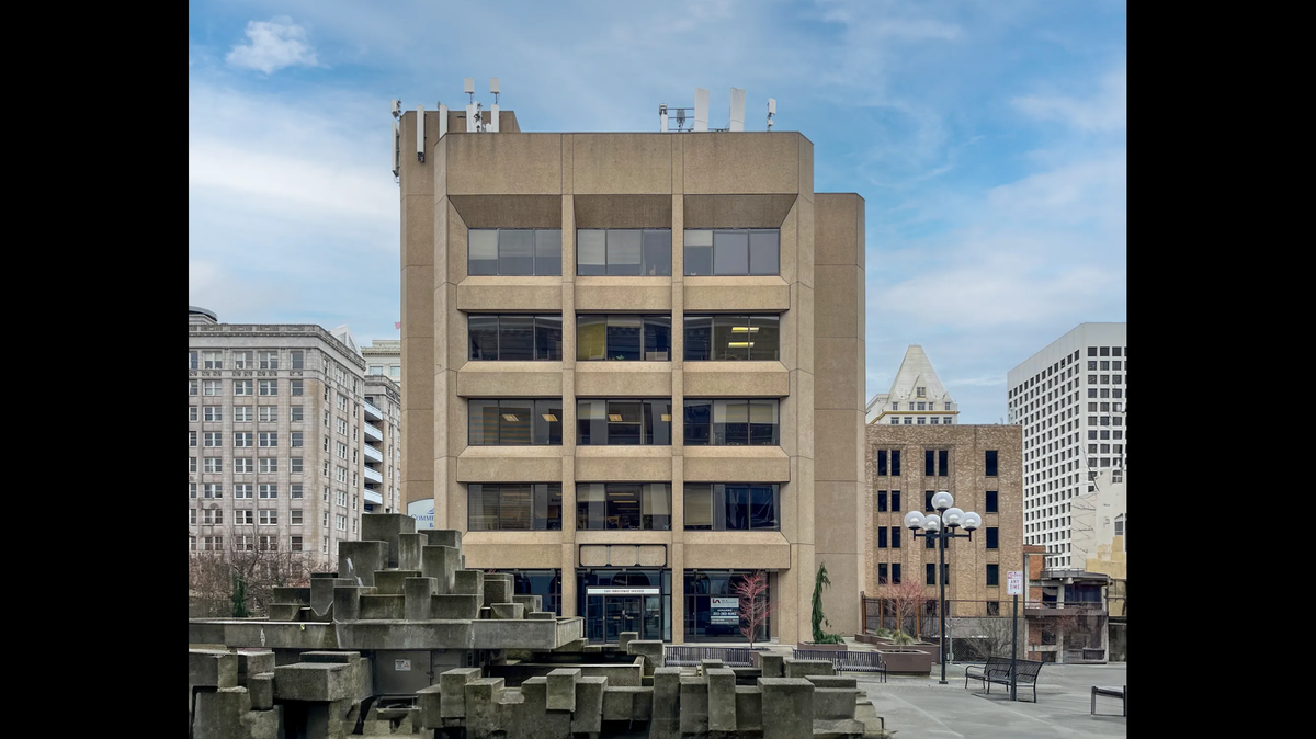The building that most recently was the former home to Commencement Bank’s headquarters, 1102 Commerce St., has been acquired by Washington Trust Bank, based in Spokane.