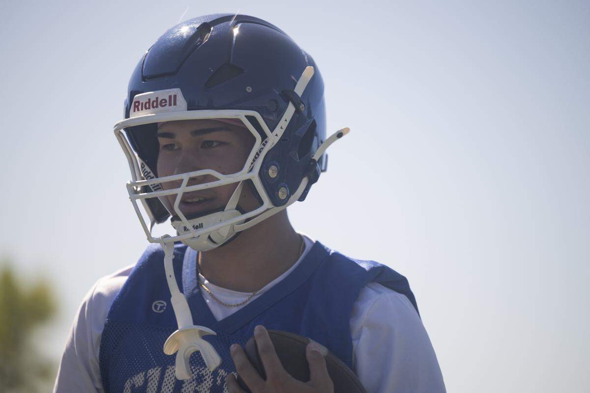 Curtis linebacker Cole Yanos warms up during a football practice at Curtis Senior High school on Thursday, Aug. 21, 2025, in University Place, Wash.