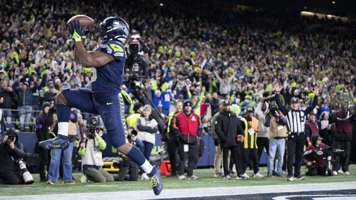 How much does Seahawks playoff game cost? Tickets, parking, food and more
