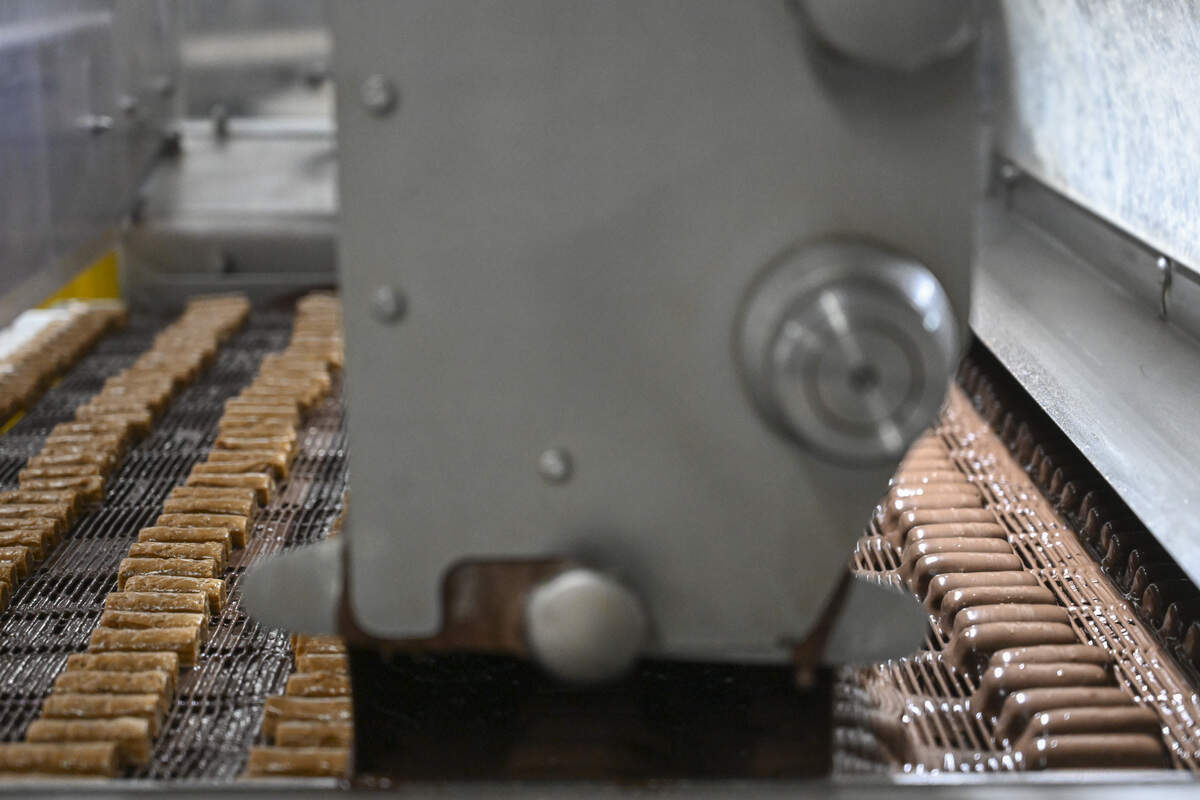 The quintessential Roca toffee log is cooled then doused in milk chocolate, and then covered with almonds. Other flavors, including mocha, dark chocolate and sea salt caramel, are very modern additions to the product line.