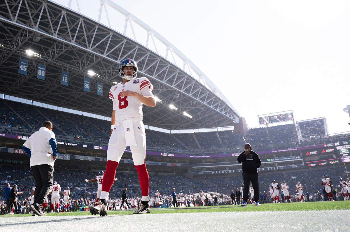 New York Giants quarterback Daniel Jones (8) warms up before the game against the Seattle Seahawks at Lumen Field, on Sunday, Oct. 6, 2024 in Seattle, Wash.