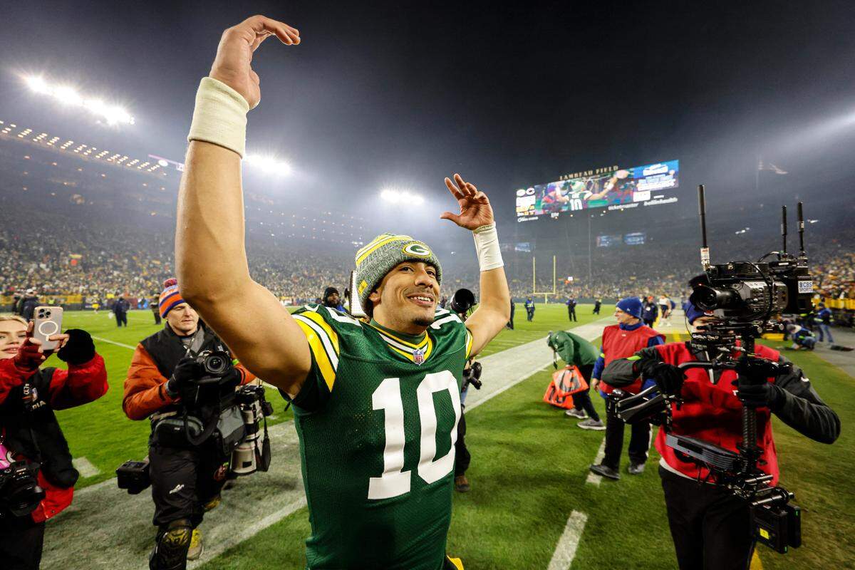Green Bay Packers quarterback Jordan Love (10) reacts after beating the Chicago Bears during an NFL football game Sunday, Jan. 7, 2024, in Green Bay, Wis. (AP Photo/Jeffrey Phelps
