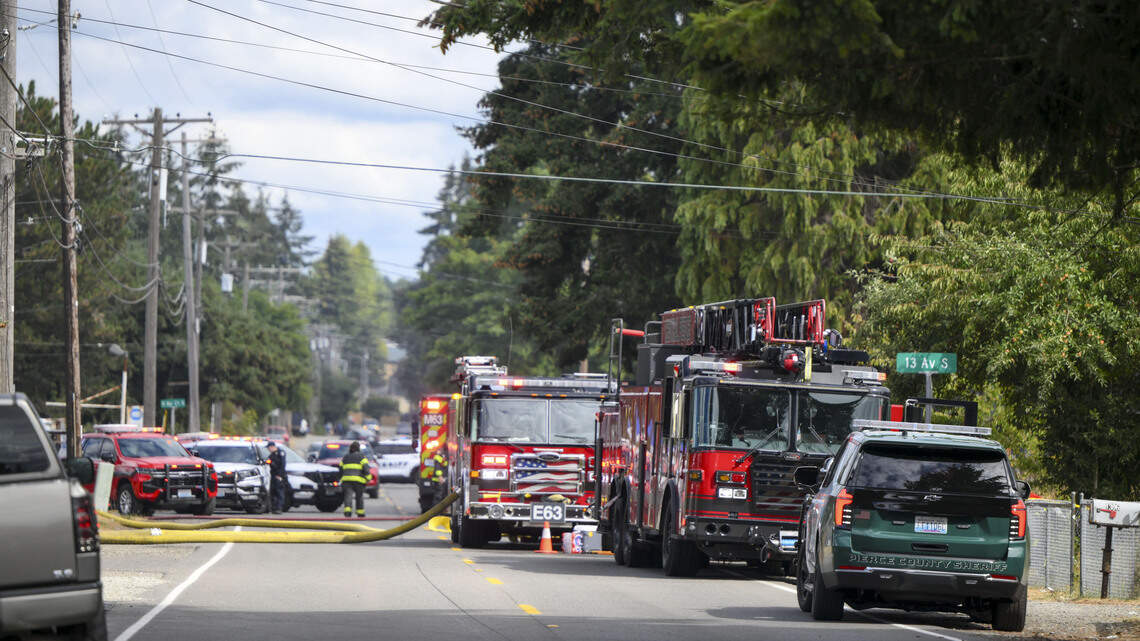 Large fire in Parkland; evacuation orders lifted but traffic impacts remain