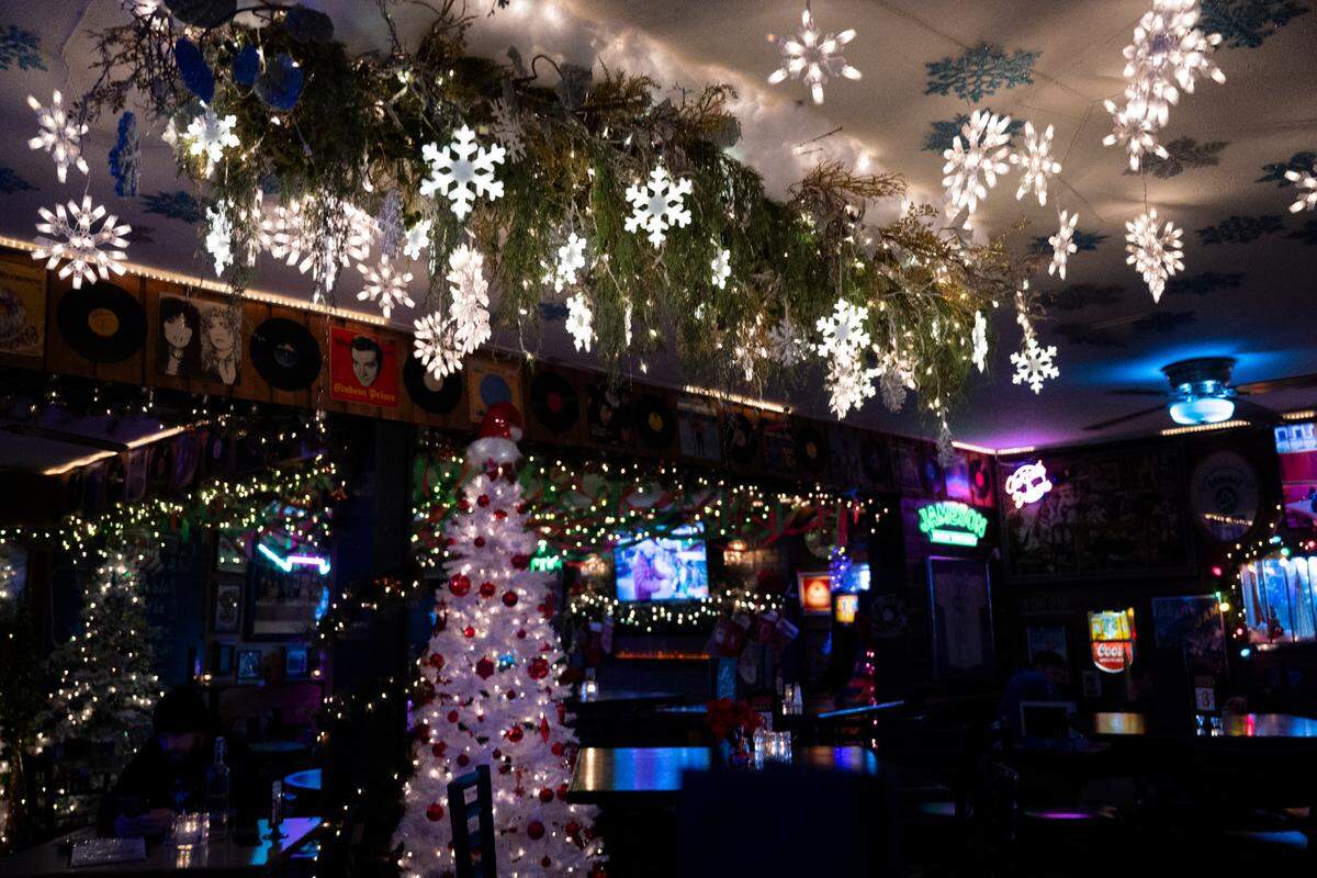 Lively updates the menus and the decorations every season. The winter wonderland boasts nearly two dozen trees, snowflake lights and a Harry Potter-inspired floating candle cloud. Both patios are also decked out with garlands, lights and heaters.
