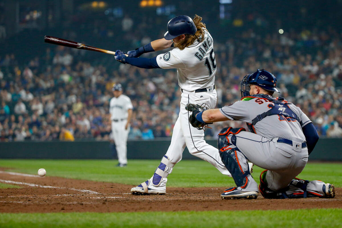 Seattle Mariners’ Ben Gamel hits an RBI-single to score Denard Span against the Houston Astros during the eighth inning of a baseball game, Tuesday, Aug. 21, 2018, in Seattle. (AP Photo/Jennifer Buchanan)