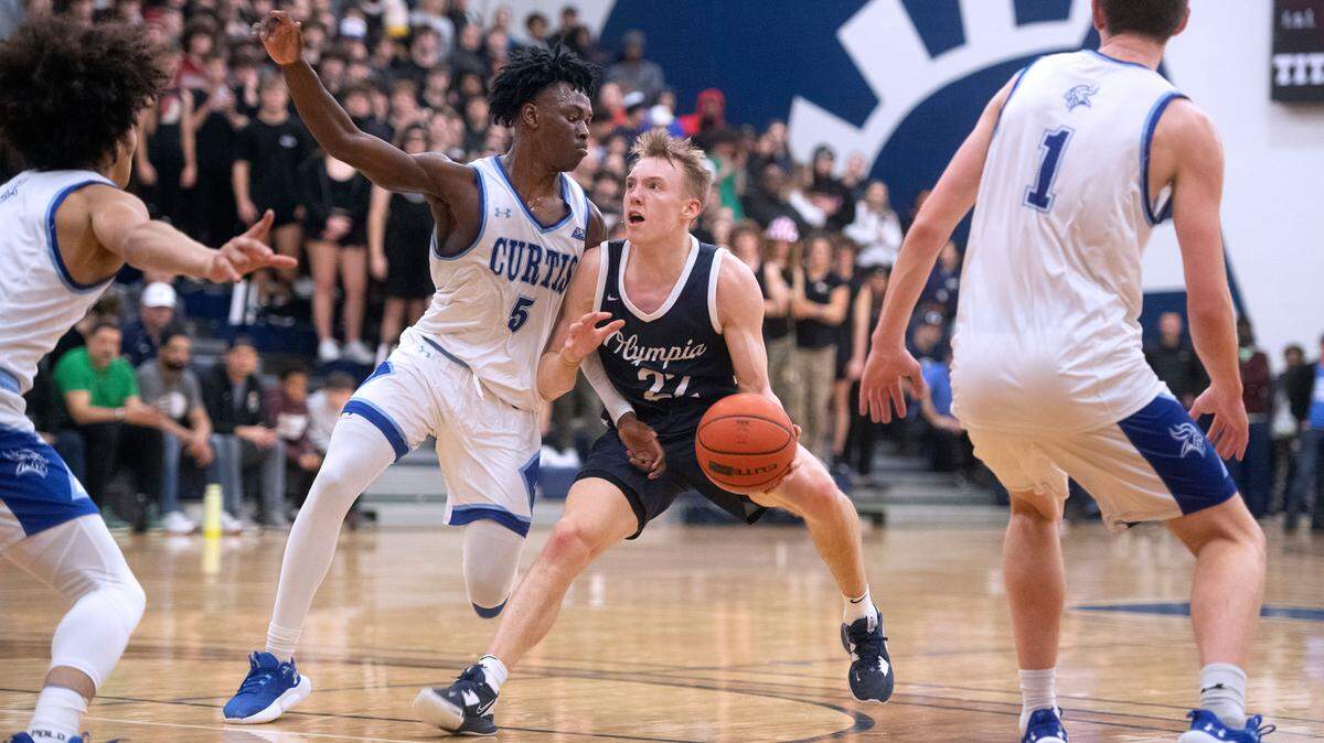 Olympia’s Parker Gerrits squares off against Curtis’ Zoom Diallo during Saturday night’s 4A SPSL boys basketball tournament championship game at Tacoma Community College in Tacoma, Washington, on Feb. 4, 2023.