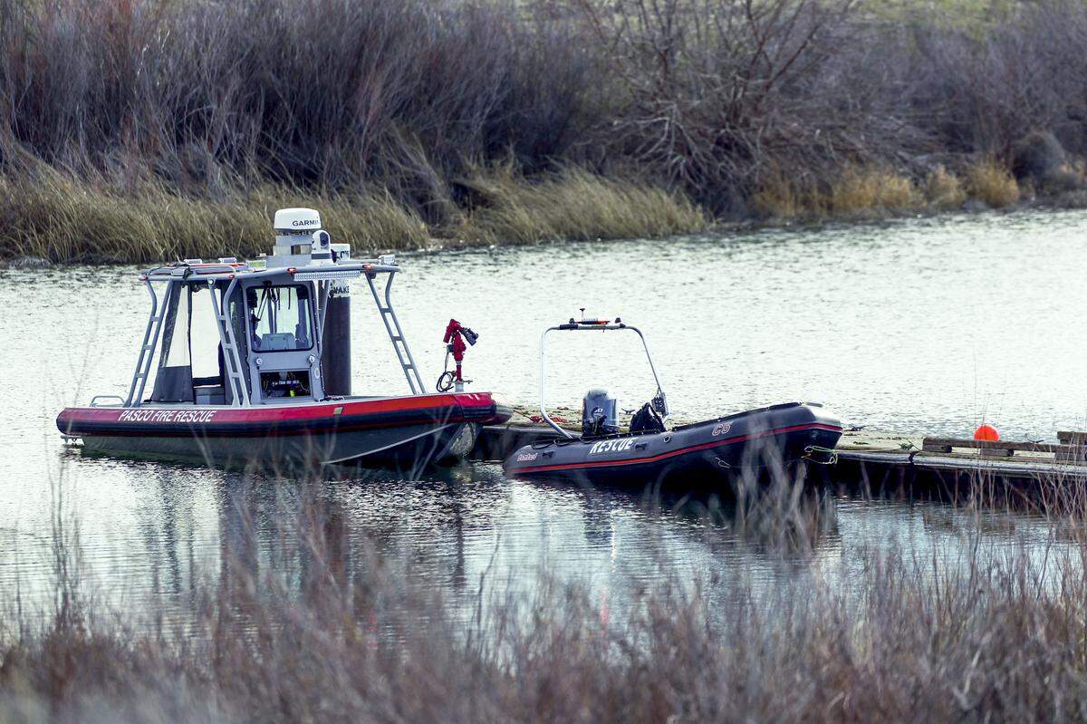 Pasco police are investigating a car found floating in the water at the Chiawana Park boat launch Friday morning.