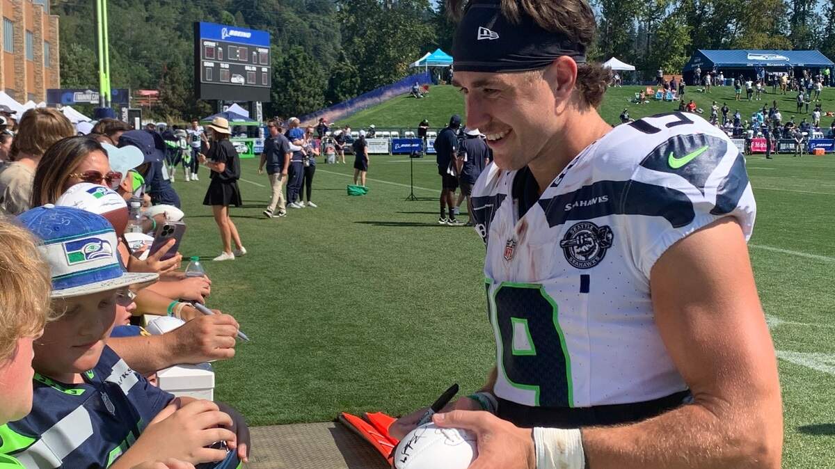 Seahawks camp fight: DK Metcalf swings helmet at teammate | Tacoma