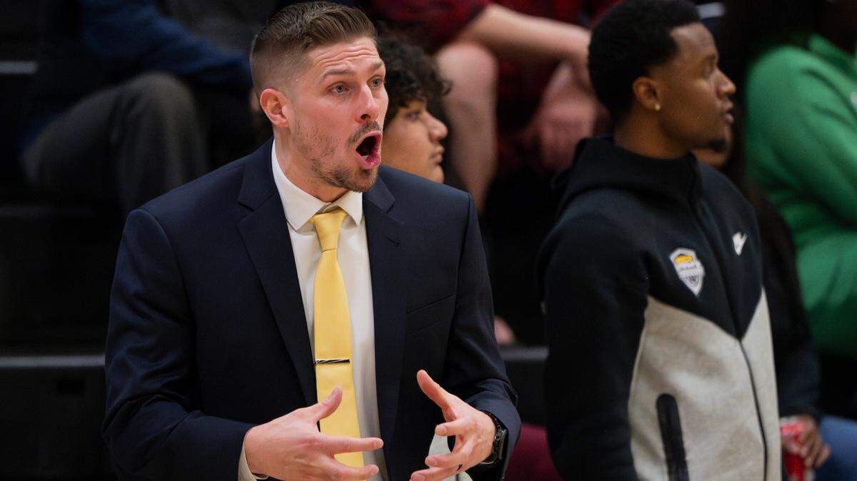 Lincoln head coach Ryan Rogers singles to players during the boys basketball game against Lakes at Lincoln High School, on Wednesday, Jan. 31, 2024, in Tacoma, Washington.